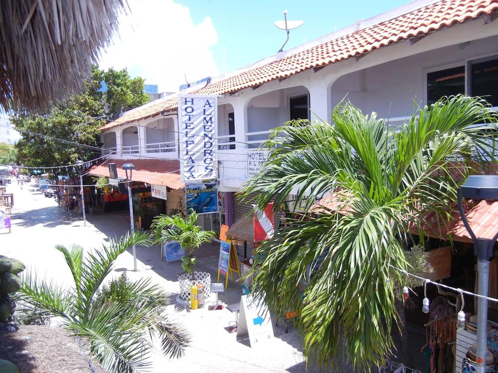 Hotel Plaza Almendros Isla Mujeres Exterior foto