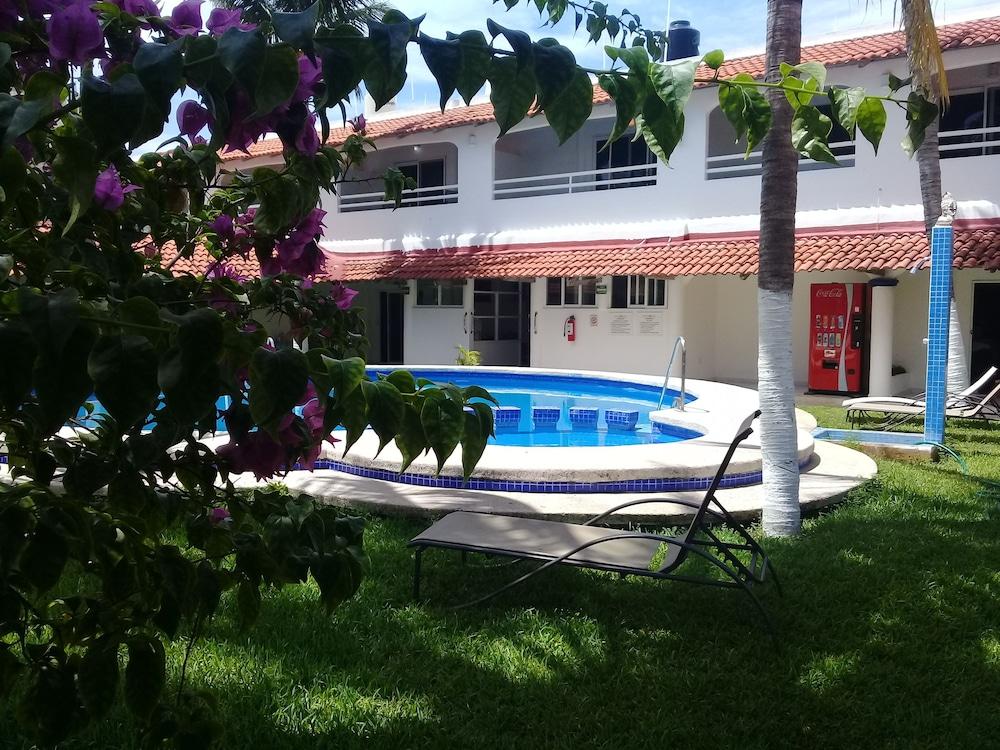 Hotel Plaza Almendros Isla Mujeres Exterior foto