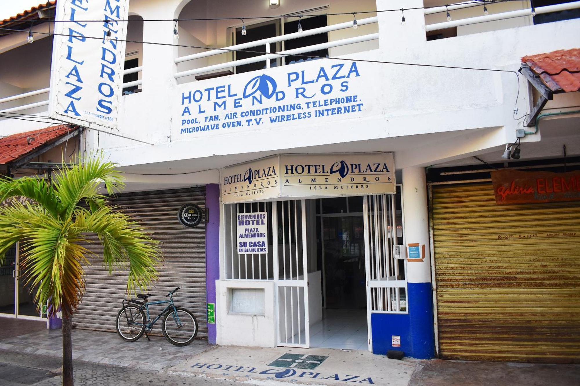 Hotel Plaza Almendros Isla Mujeres Exterior foto